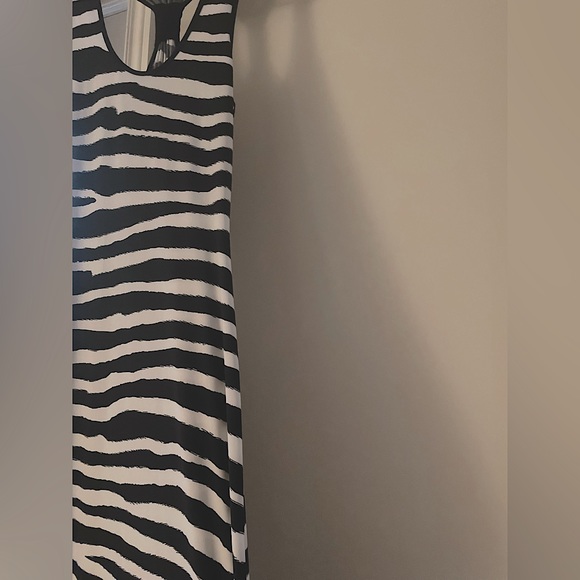Calvin Klein sleeveless maxi dress. - Picture 3 of 10